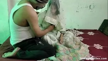 पतली इंडियन शादीशुदा बीवी की चिकनी चूत को जोरदार चुदाई पसंद है