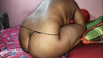 Indian housewife showed off her big ass